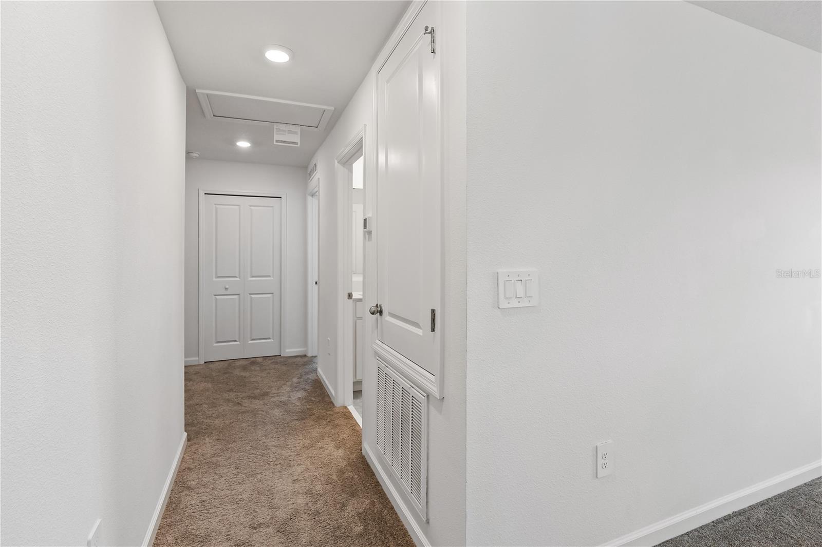 Image 25 of 39 For 4253 Twisted Twig Bend