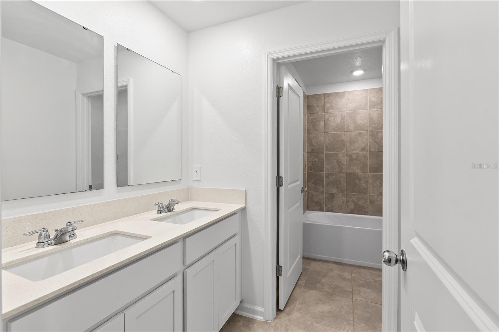 Image 27 of 39 For 4253 Twisted Twig Bend