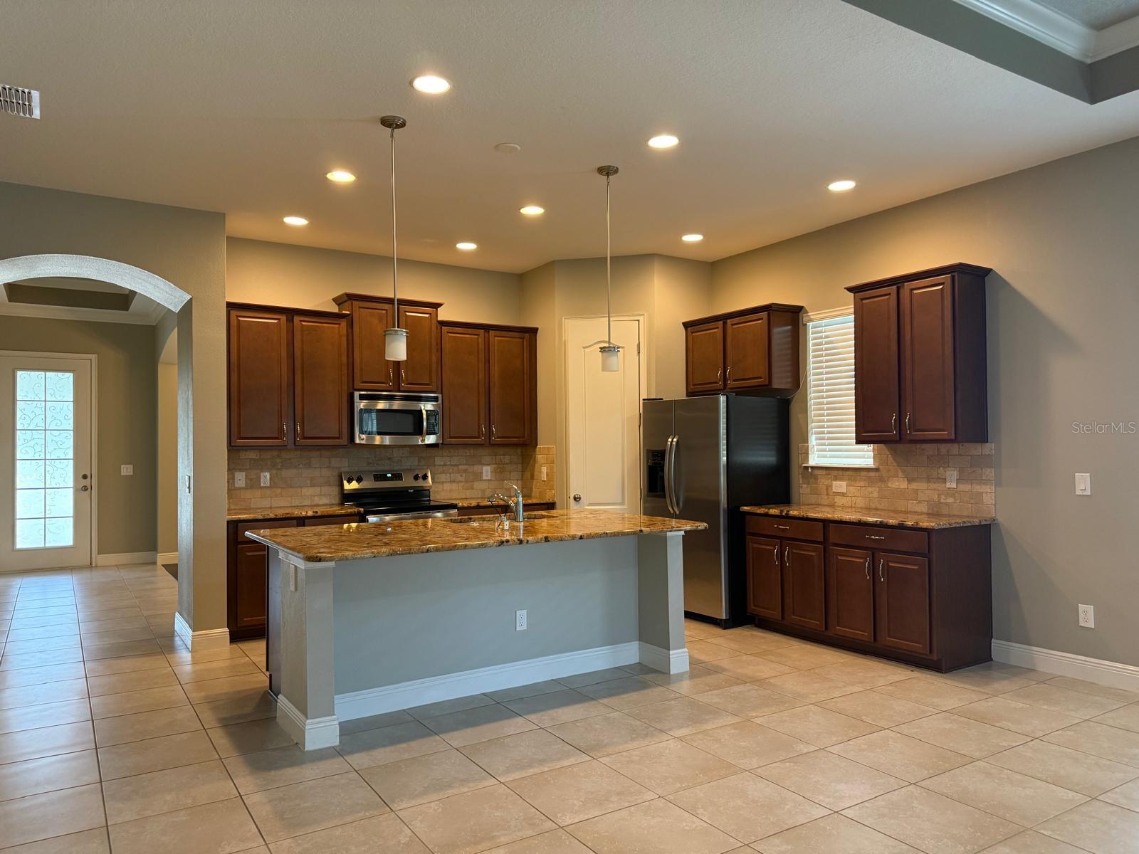 Image 4 of 38 For 13779 Eliot Avenue