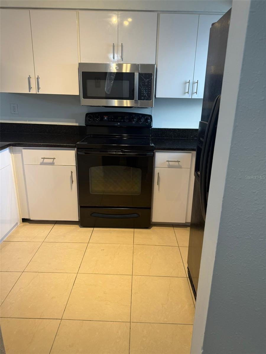 Image 6 of 18 For 6036 Amberly Court T23