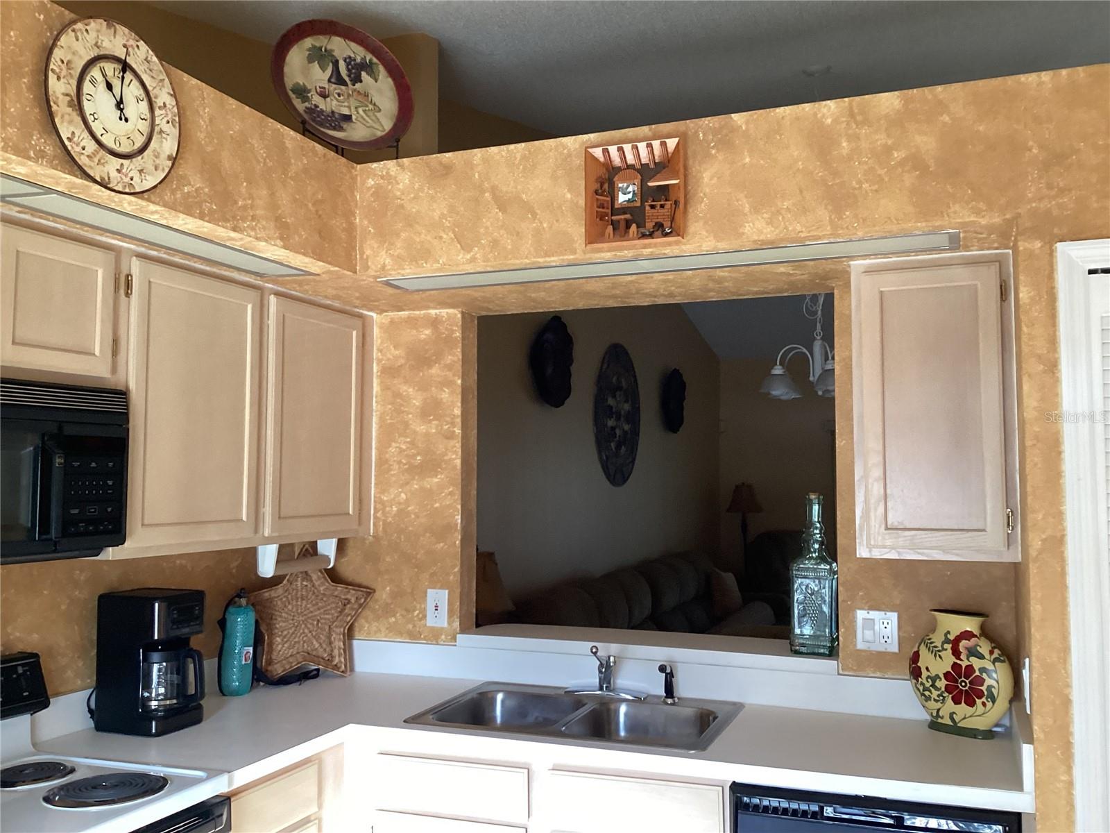 Image 4 of 45 For 13931 Timberland Drive 202