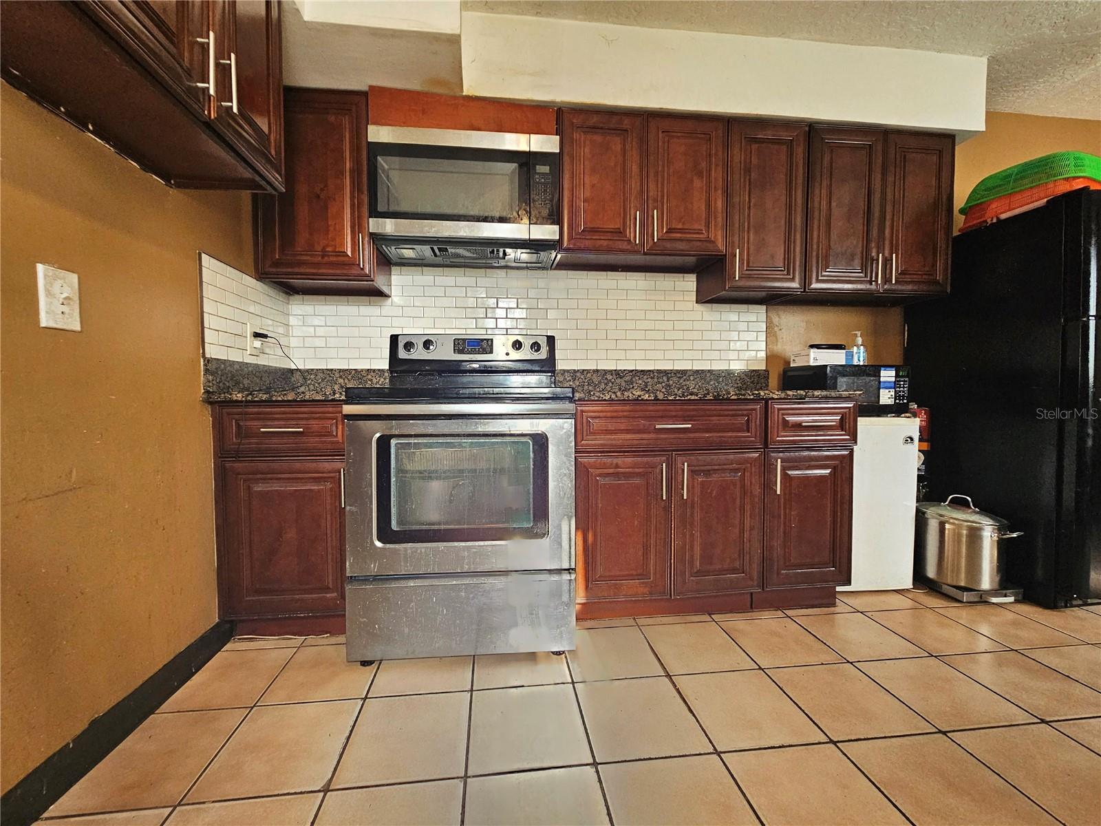 Image 18 of 40 For 4930 Hernandes Drive