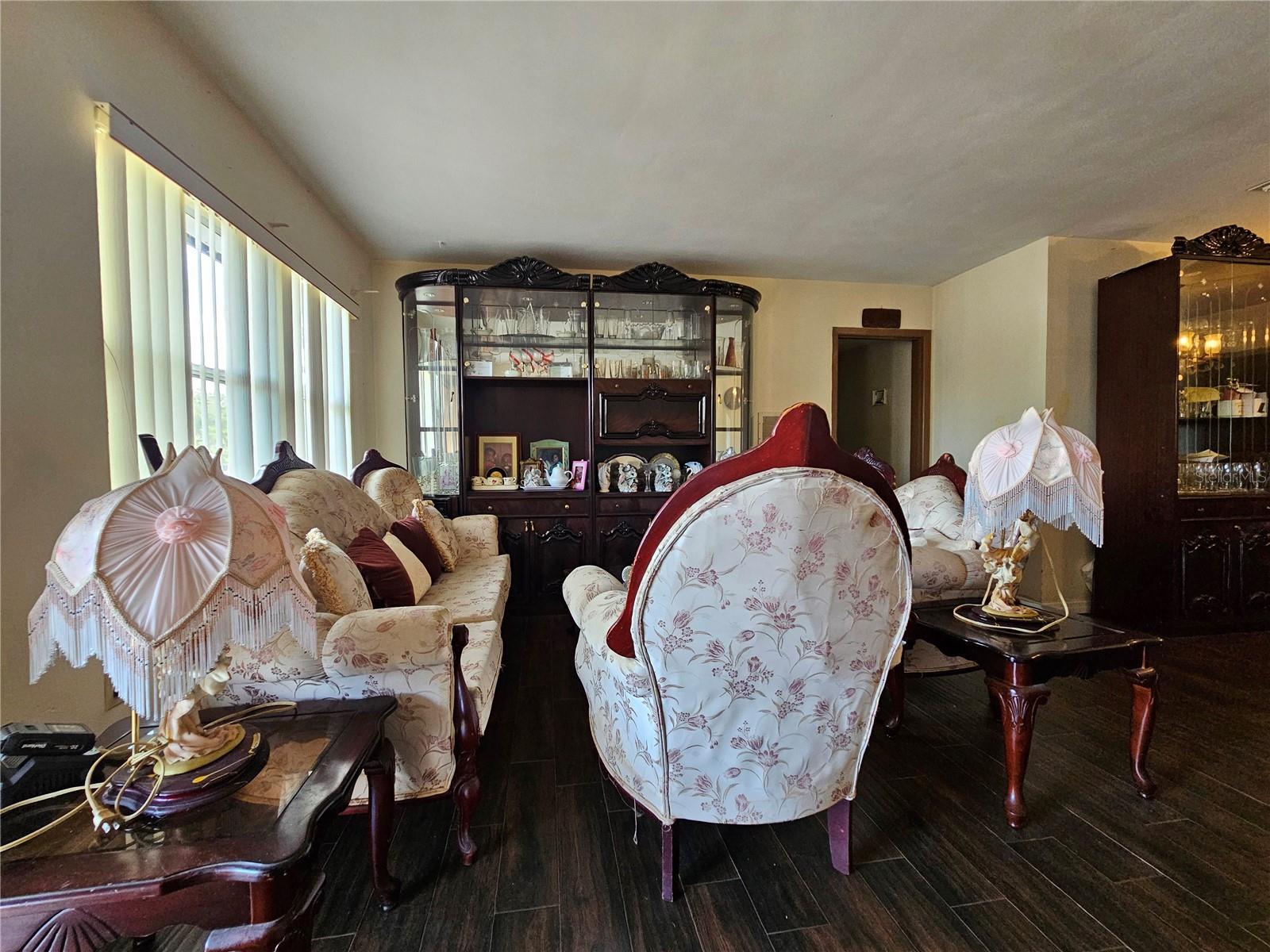 Image 6 of 40 For 4930 Hernandes Drive