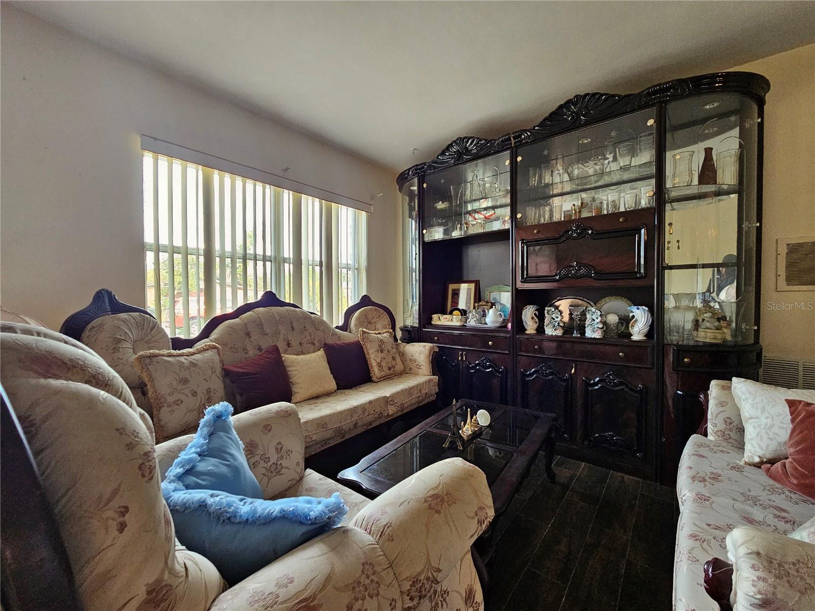 Image 7 of 40 For 4930 Hernandes Drive