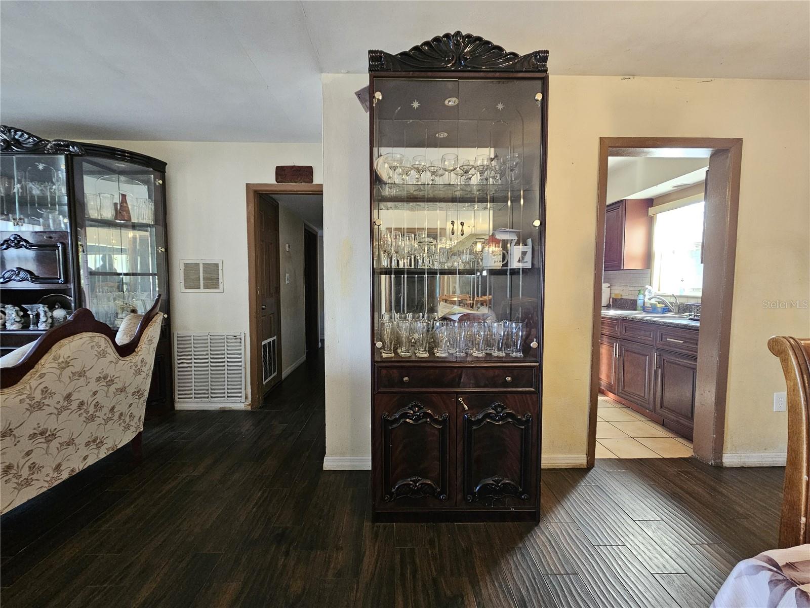 Image 8 of 40 For 4930 Hernandes Drive