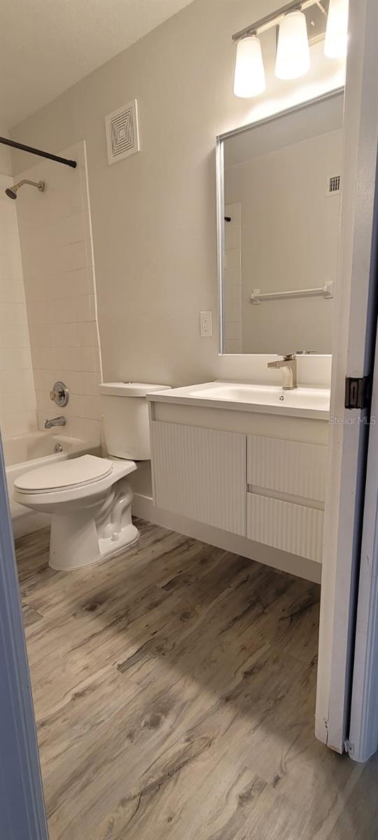 Image 8 of 13 For 4979 Ava Pointe Drive Ge