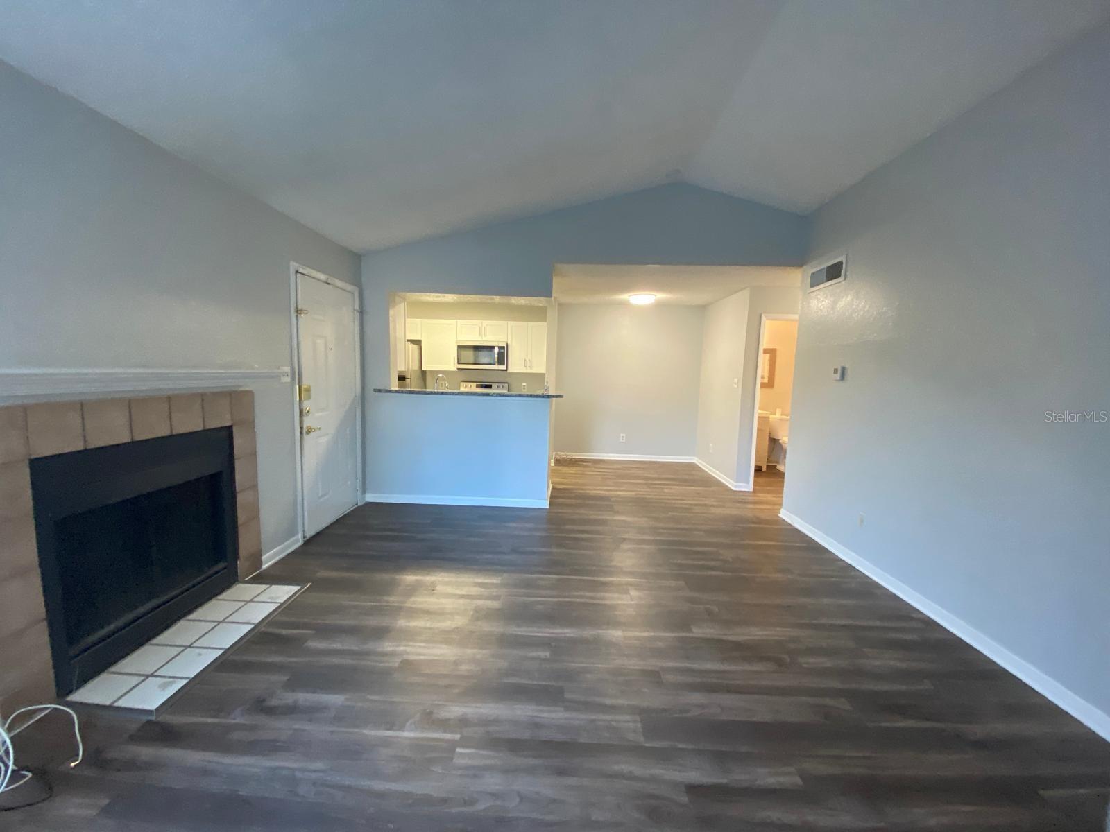 Image 3 of 15 For 4400 Thornbriar Lane 205