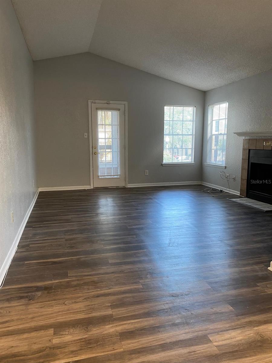 Image 4 of 15 For 4400 Thornbriar Lane 205