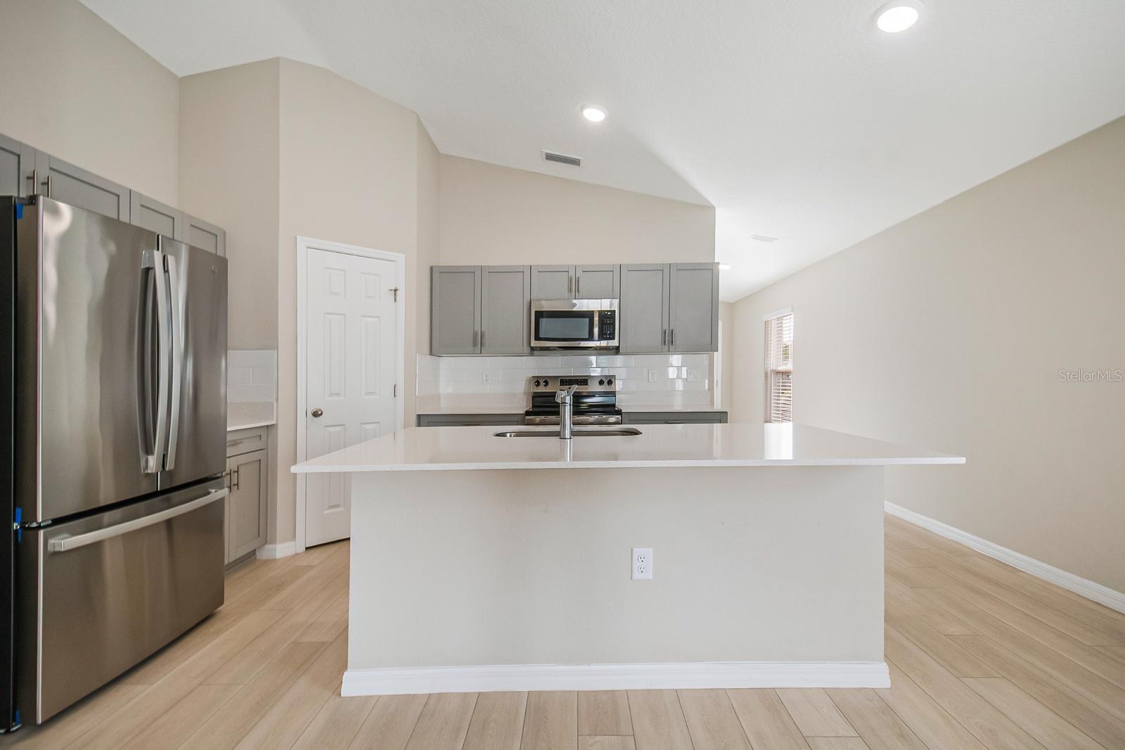 Image 3 of 30 For 1345 Derry Avenue