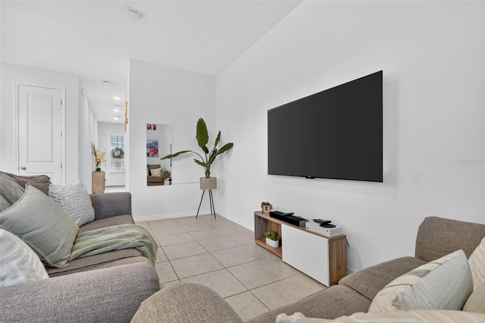 Image 17 of 77 For 832 Longboat Drive