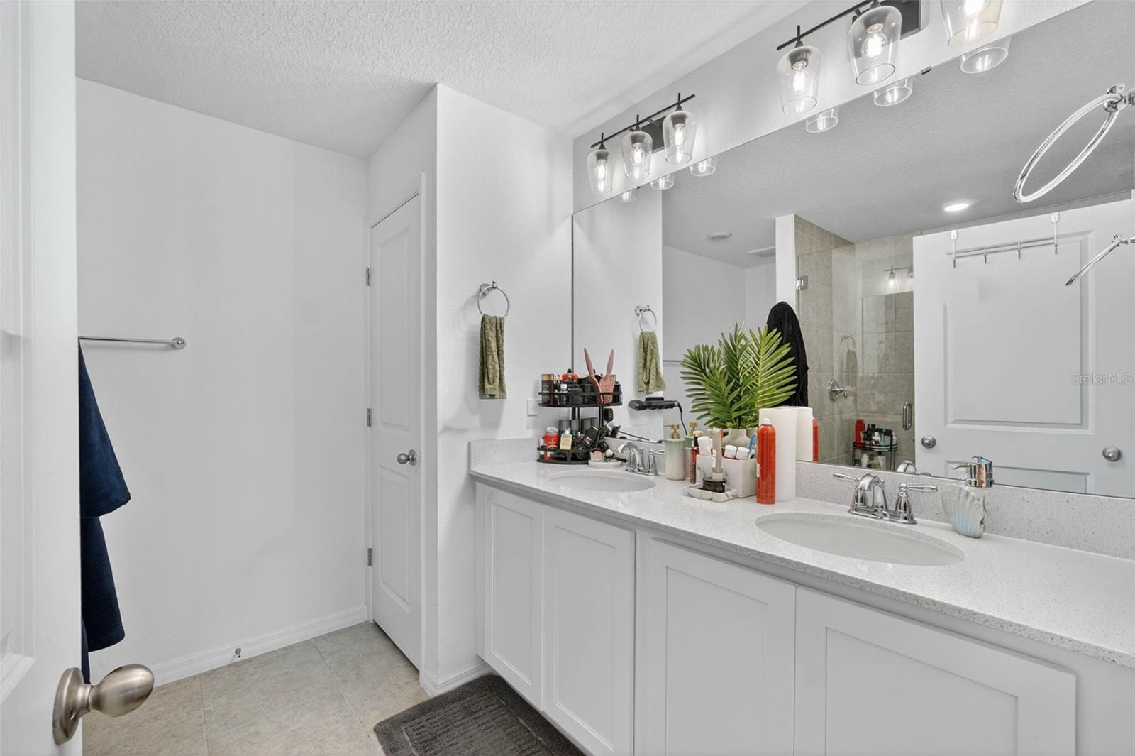 Image 25 of 77 For 832 Longboat Drive