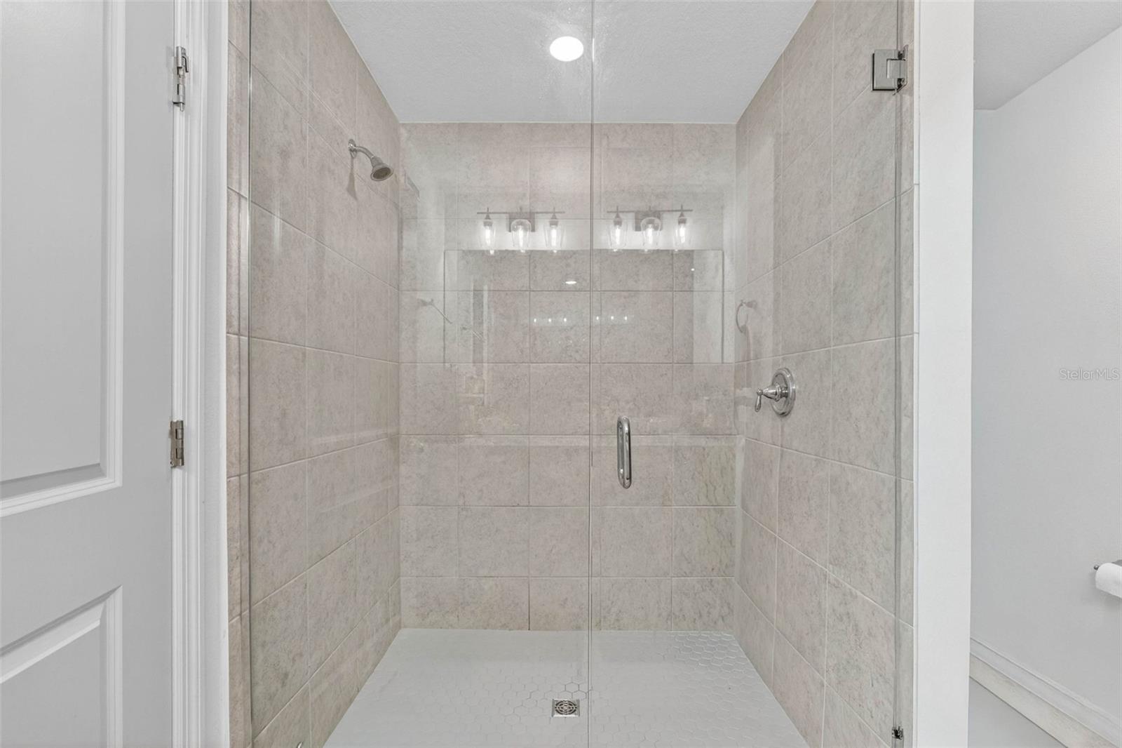 Image 29 of 77 For 832 Longboat Drive