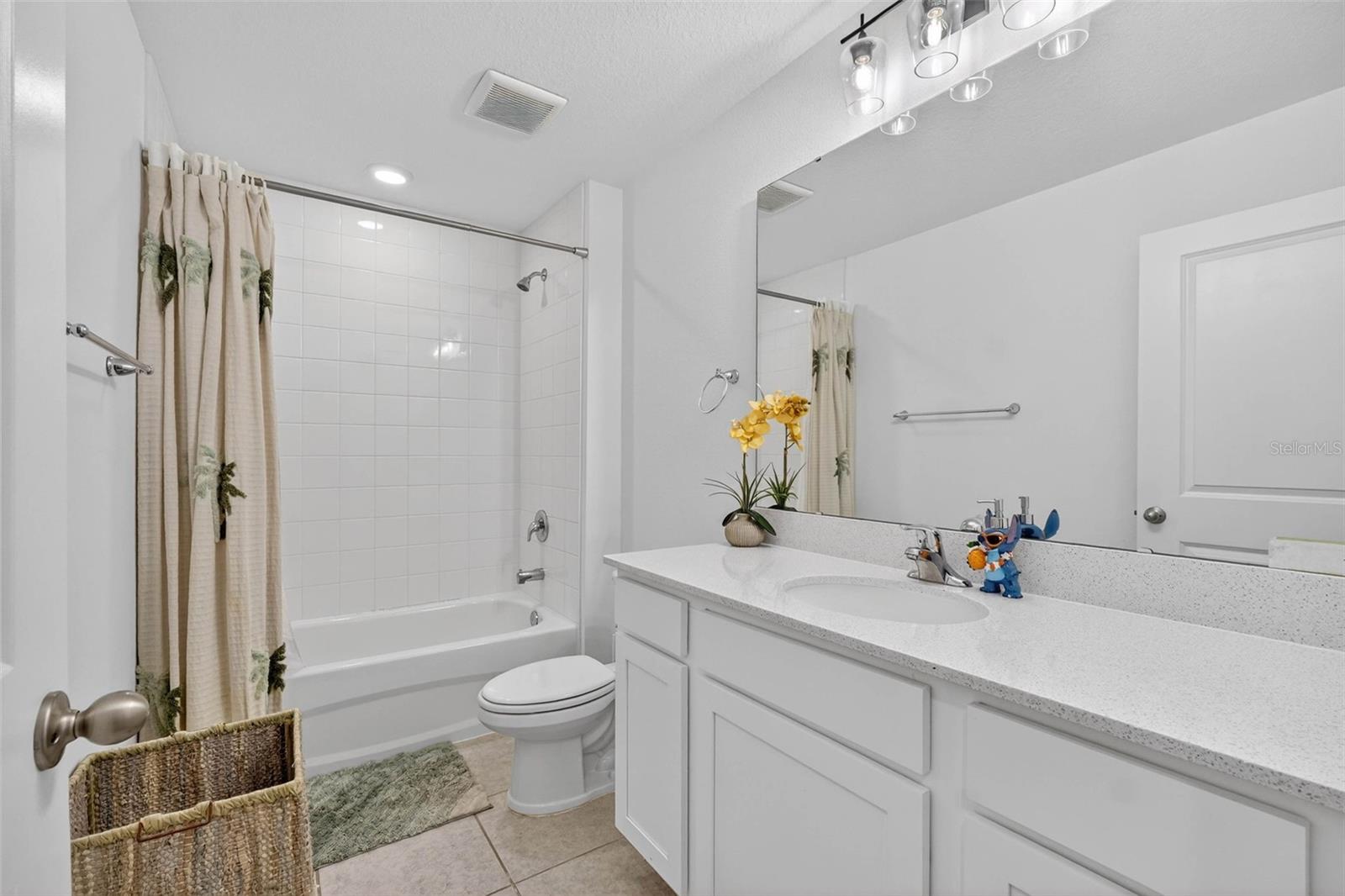 Image 33 of 77 For 832 Longboat Drive