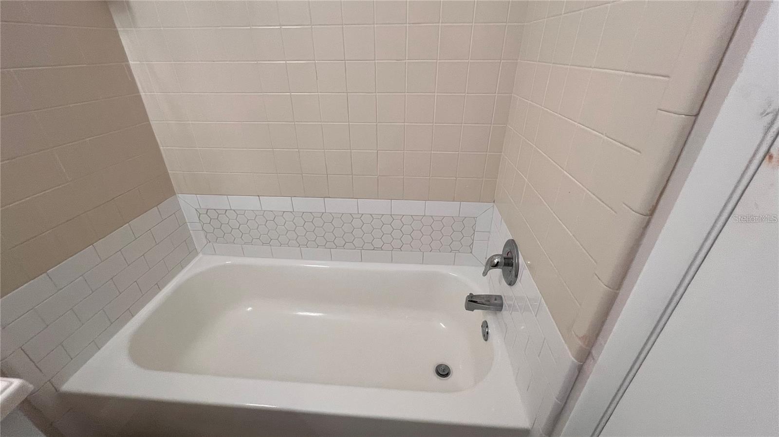 Image 22 of 37 For 1716 Foxhall Circle 1716