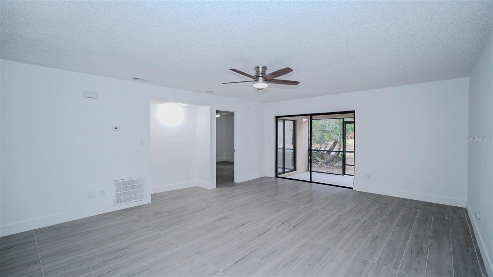 Image 12 of 19 For 4368 Lake Parkway 203