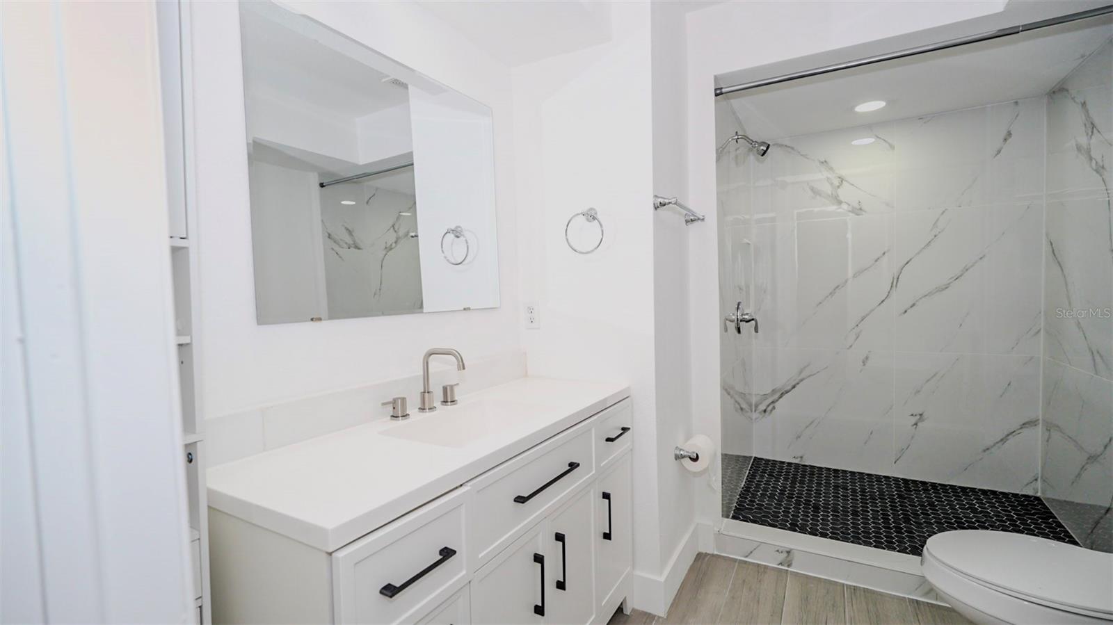 Image 18 of 19 For 4368 Lake Parkway 203