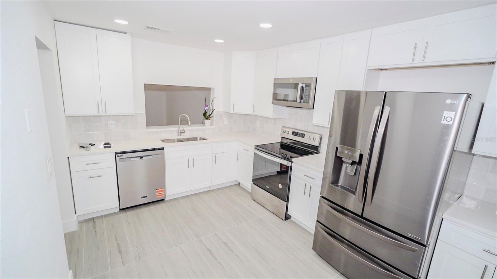 Image 4 of 19 For 4368 Lake Parkway 203