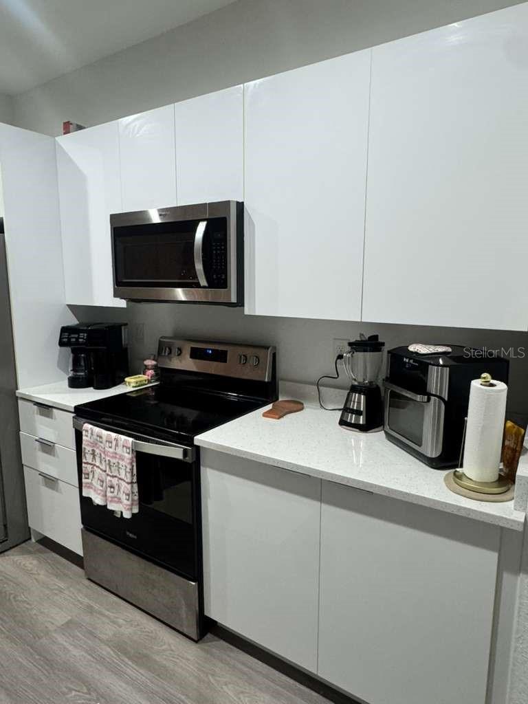 Image 10 of 20 For 407 Ranier Avenue