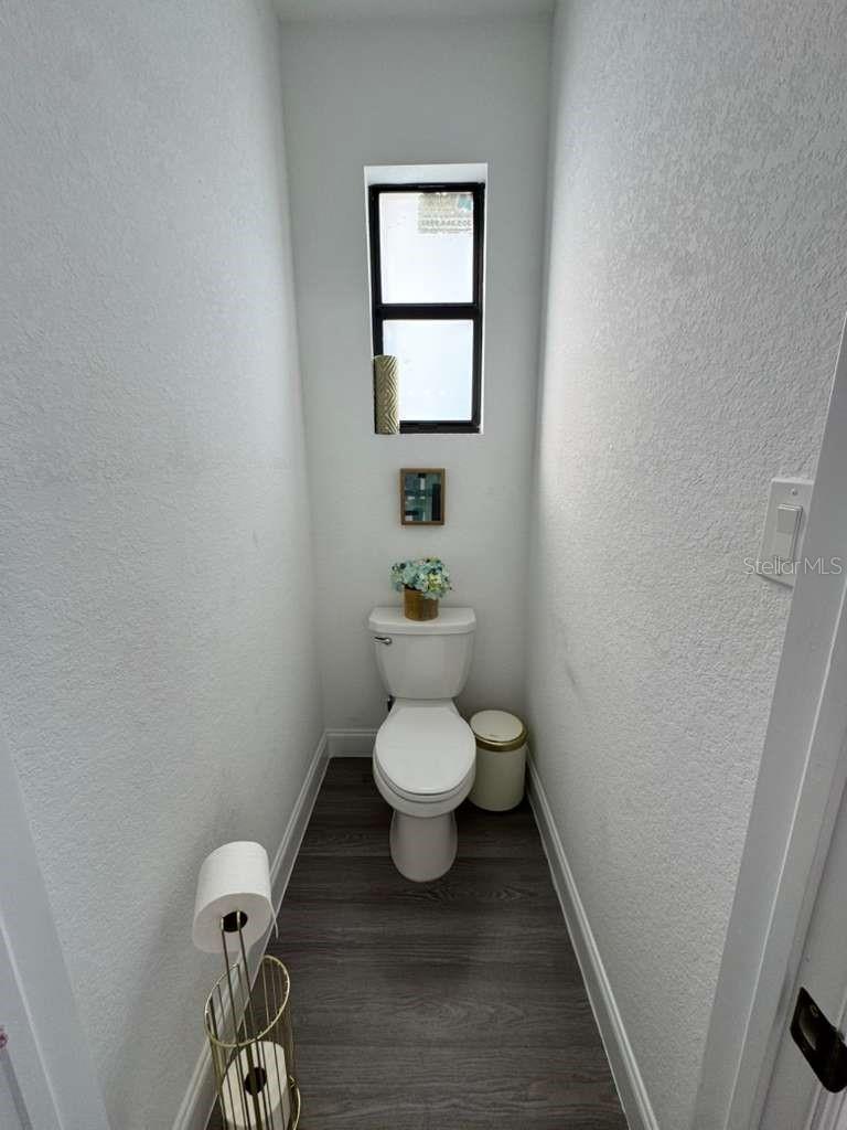 Image 11 of 20 For 407 Ranier Avenue