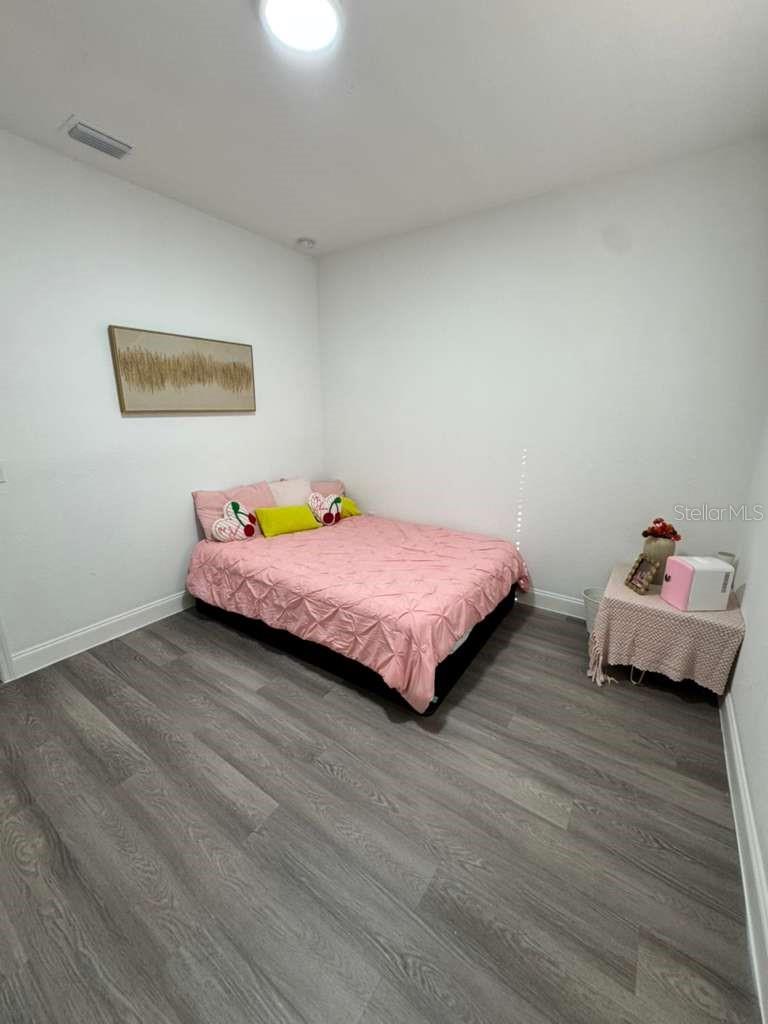 Image 12 of 20 For 407 Ranier Avenue