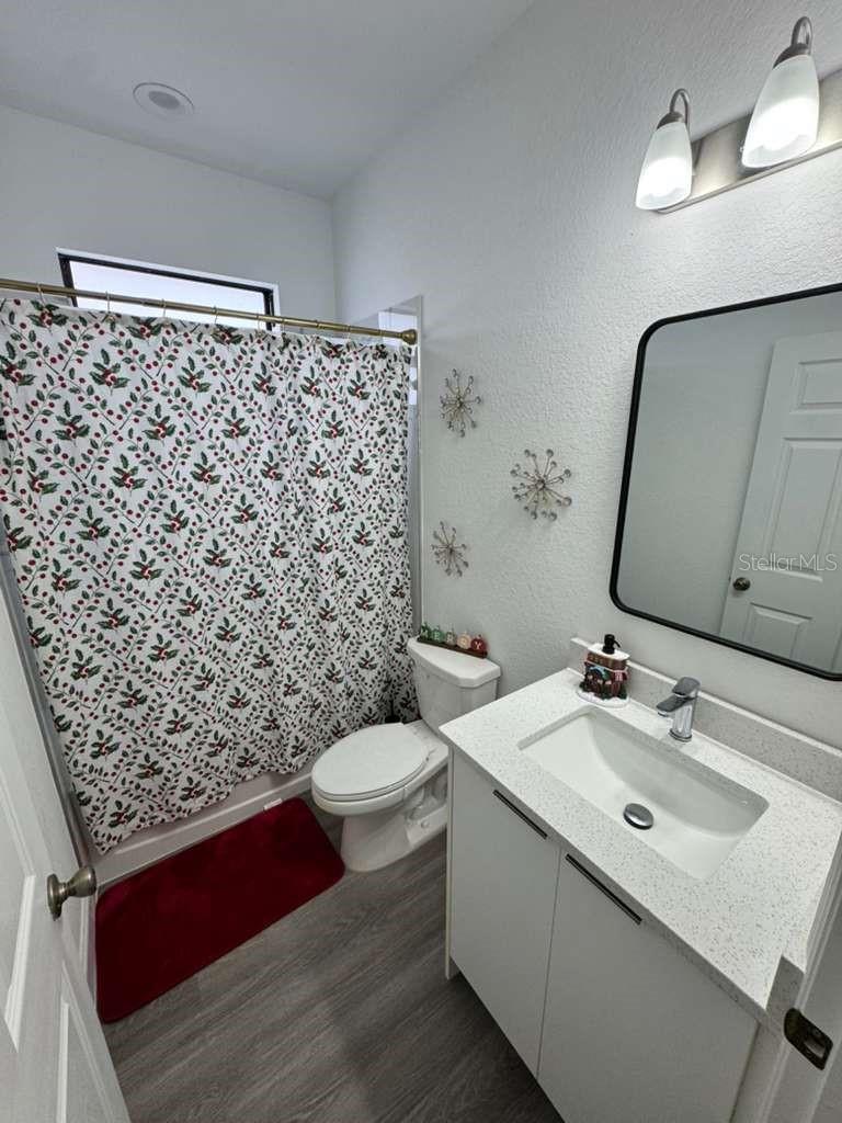 Image 14 of 20 For 407 Ranier Avenue