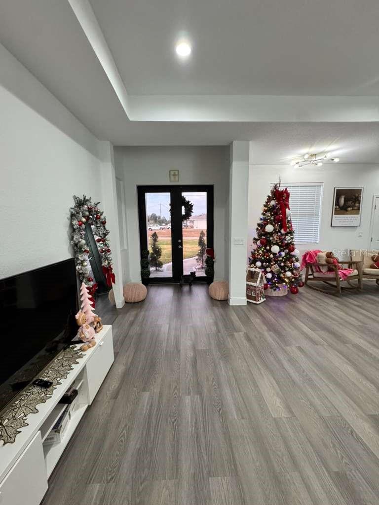 Image 4 of 20 For 407 Ranier Avenue