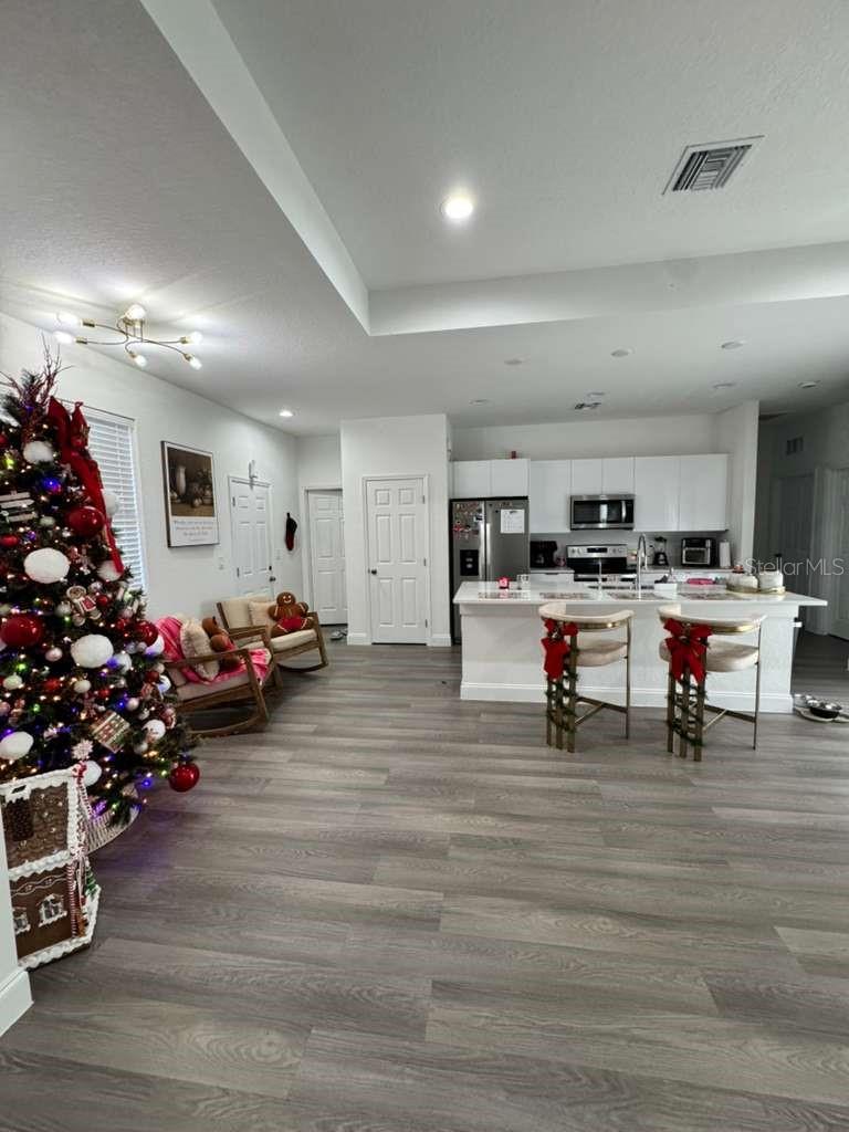 Image 6 of 20 For 407 Ranier Avenue