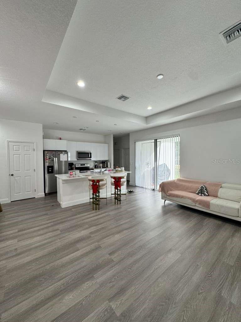 Image 7 of 20 For 407 Ranier Avenue