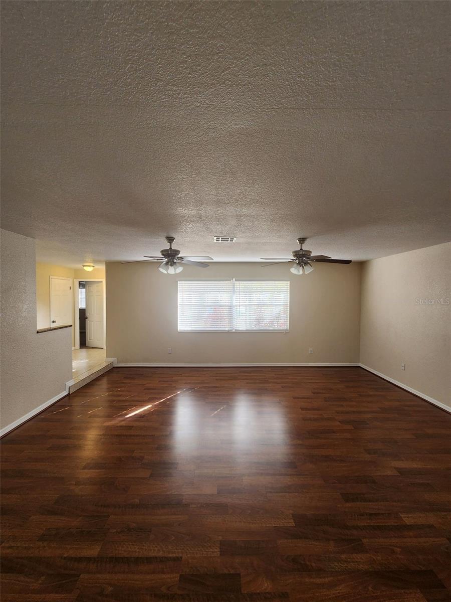 Image 15 of 28 For 942 Kings Post Road