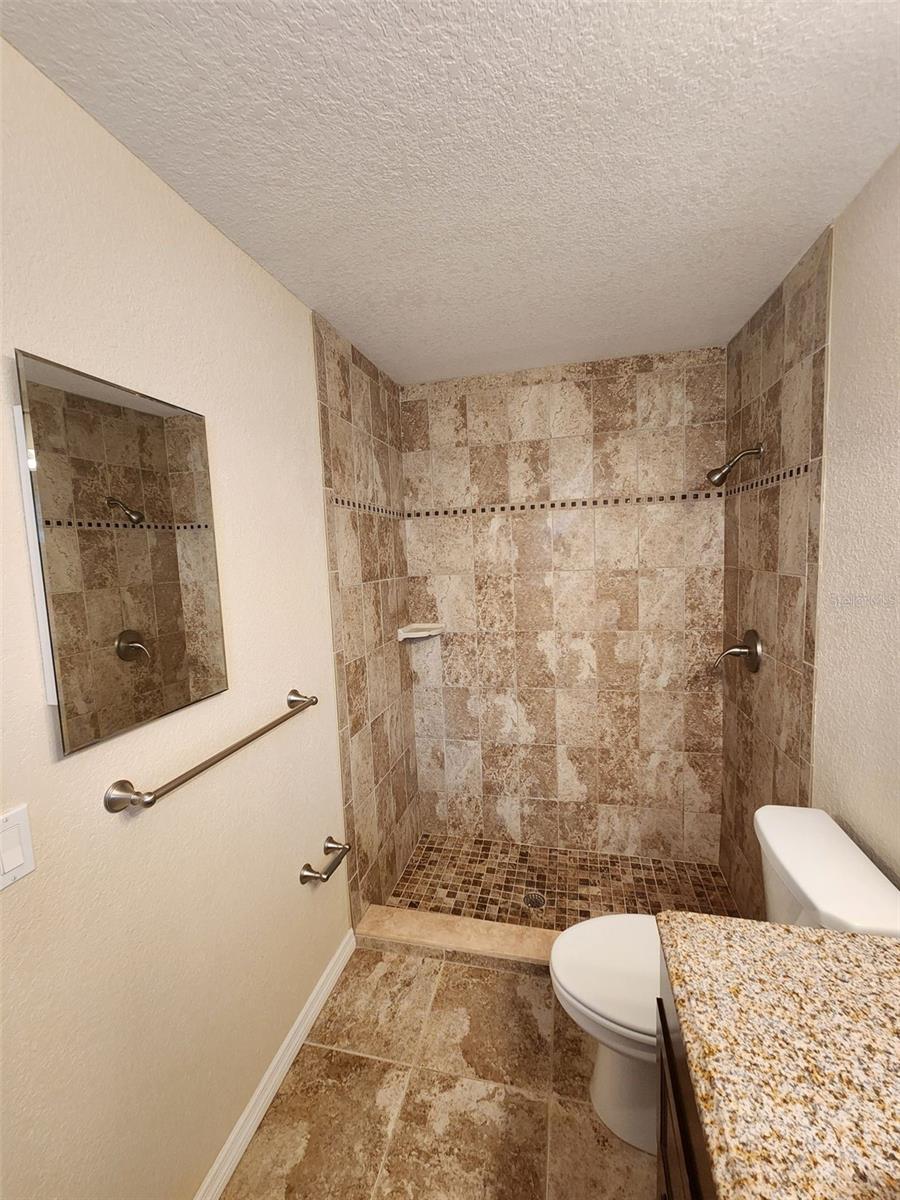 Image 21 of 28 For 942 Kings Post Road