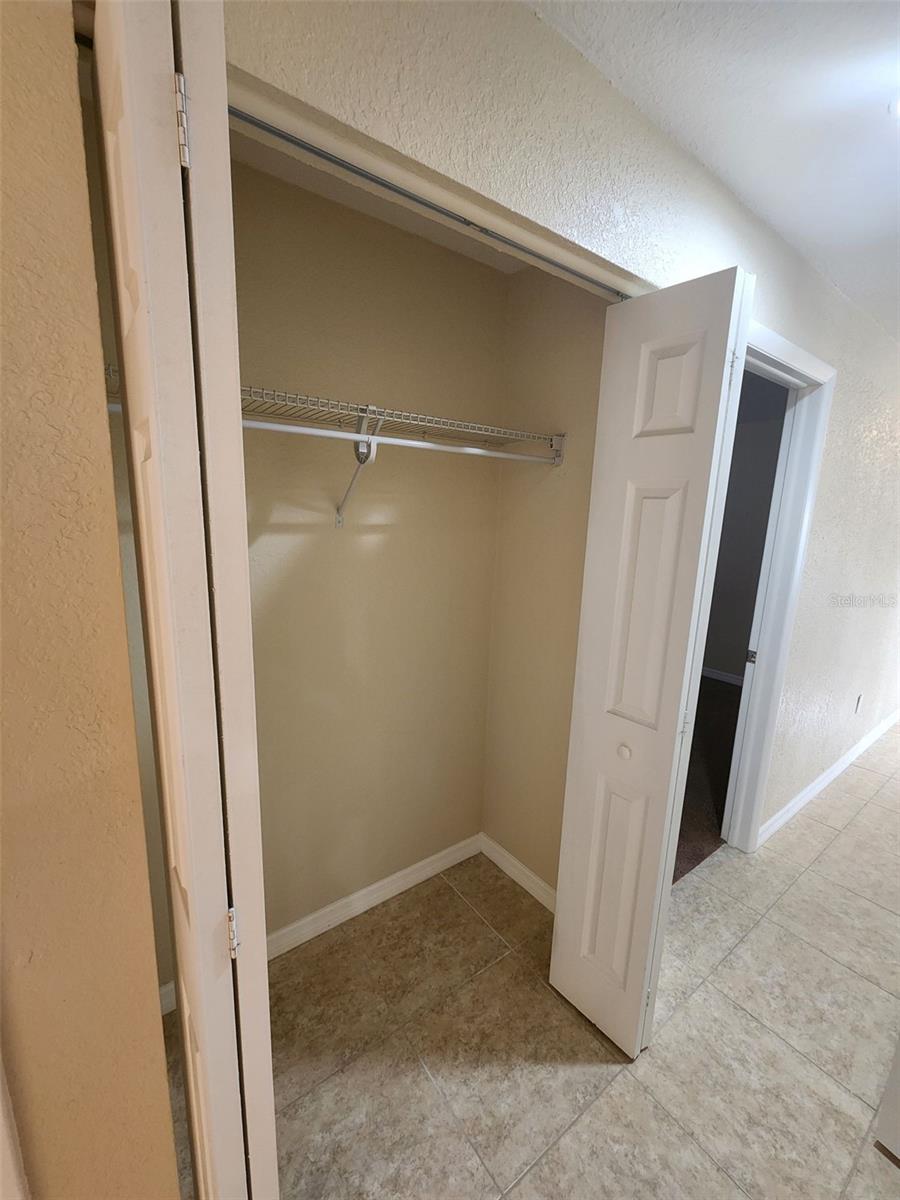 Image 23 of 28 For 942 Kings Post Road