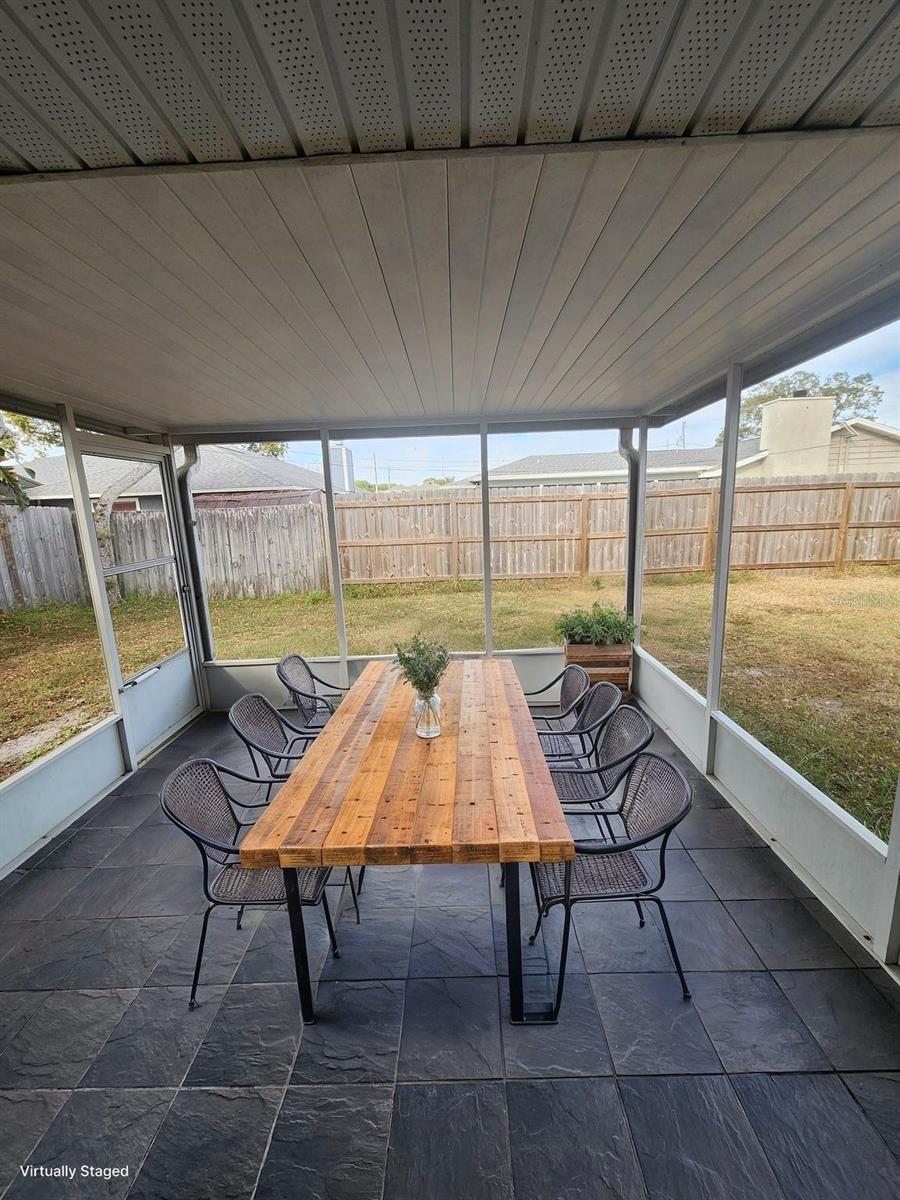 Image 24 of 28 For 942 Kings Post Road