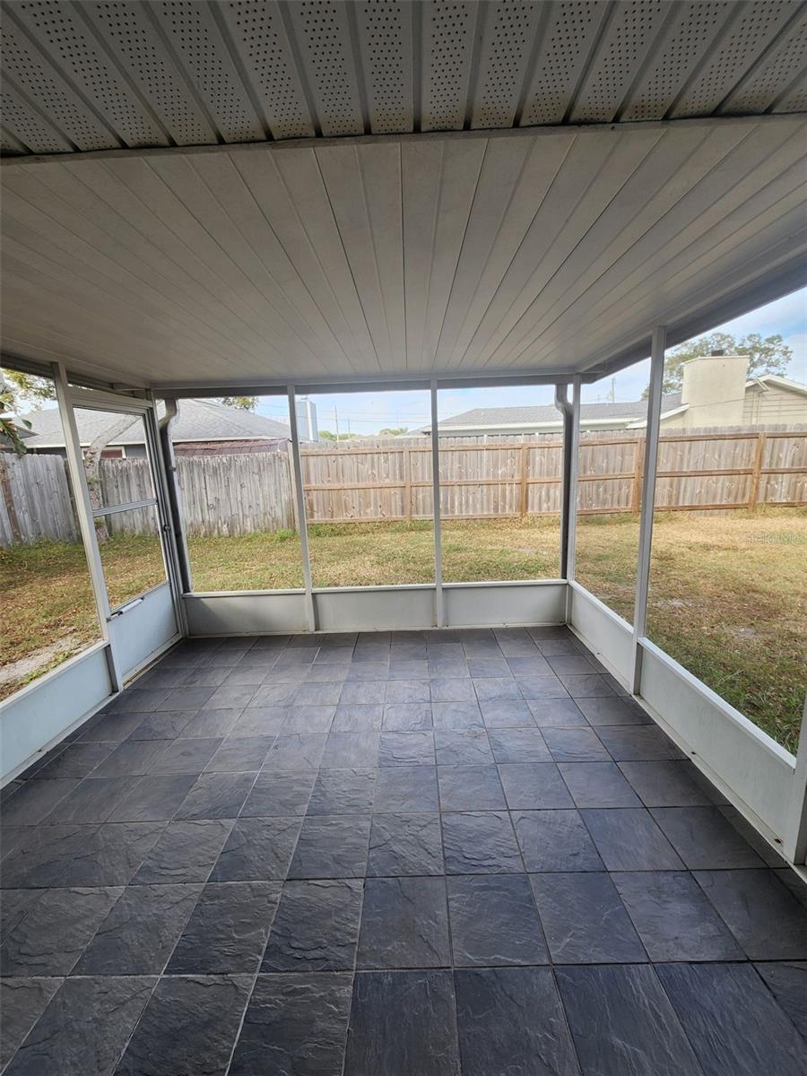 Image 25 of 28 For 942 Kings Post Road