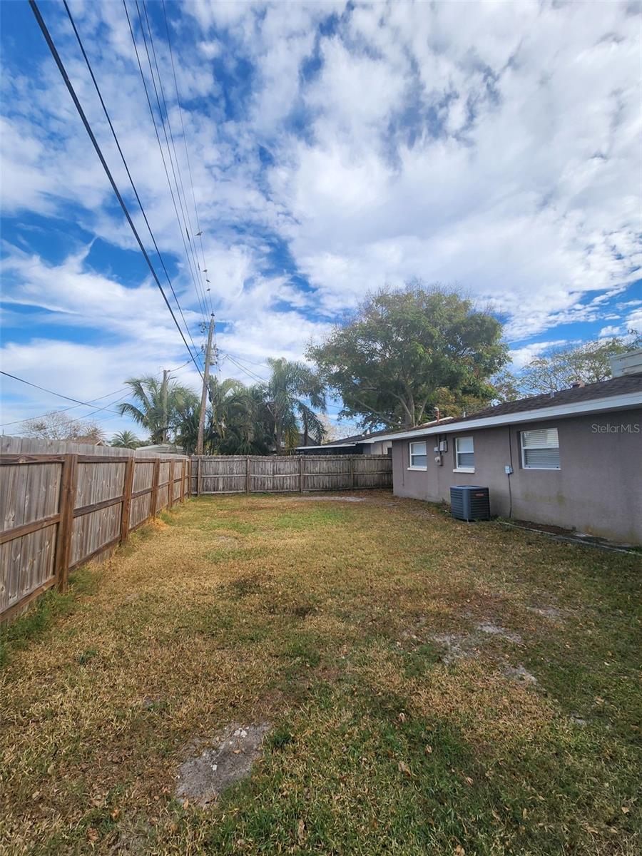 Image 26 of 28 For 942 Kings Post Road