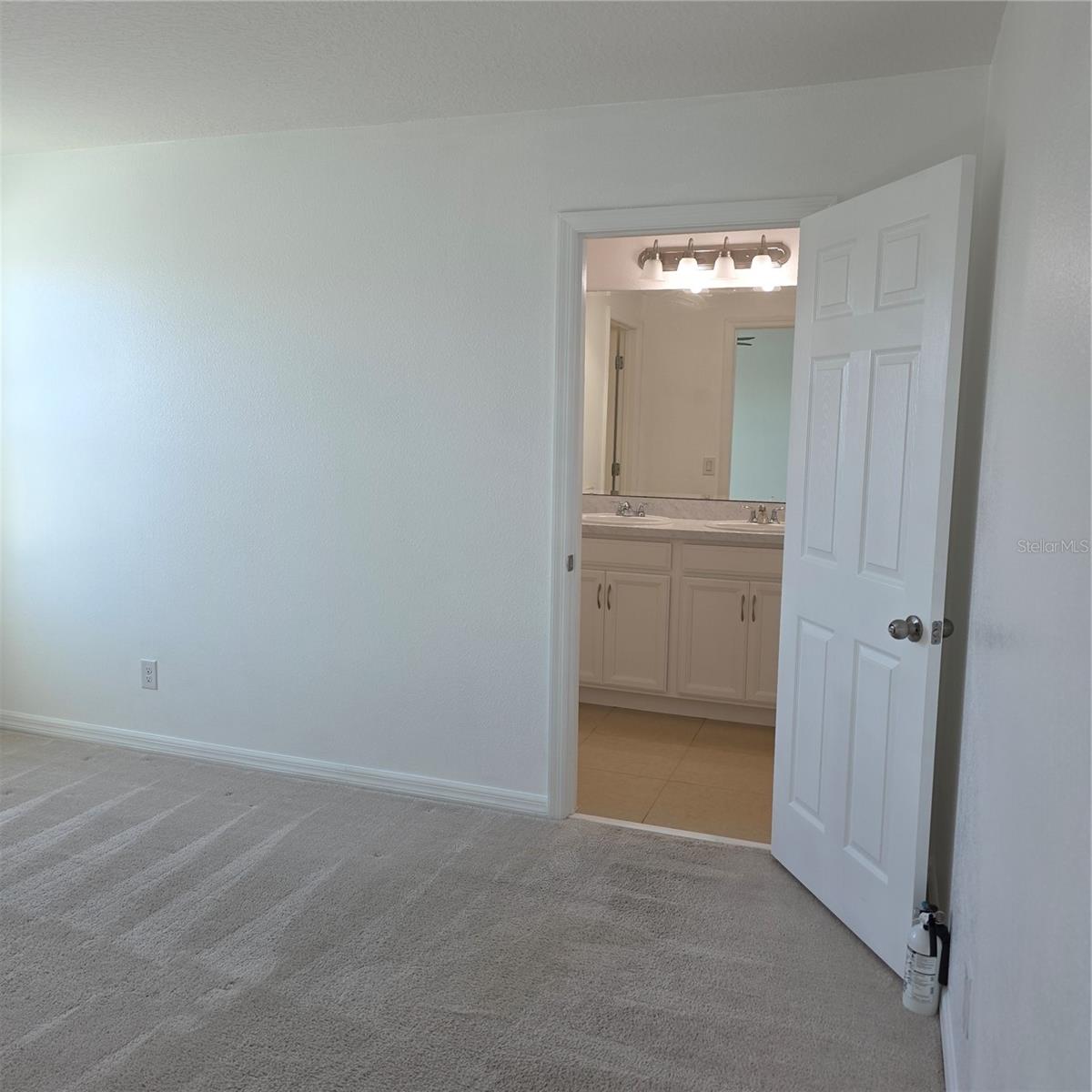 Image 13 of 98 For 943 Anna Place