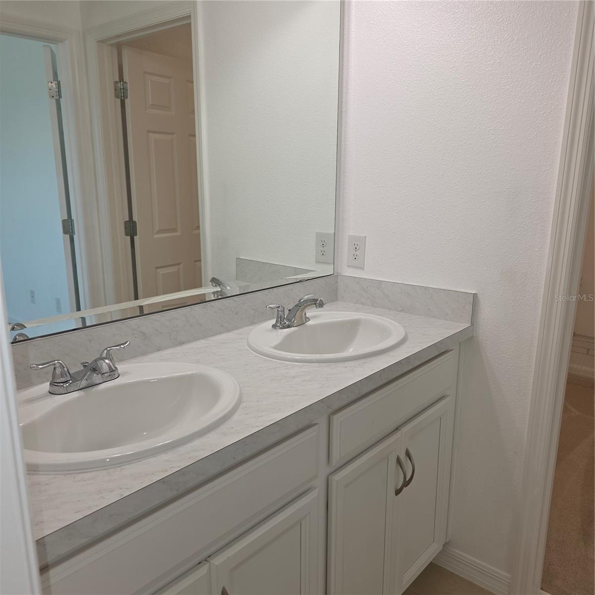 Image 16 of 98 For 943 Anna Place