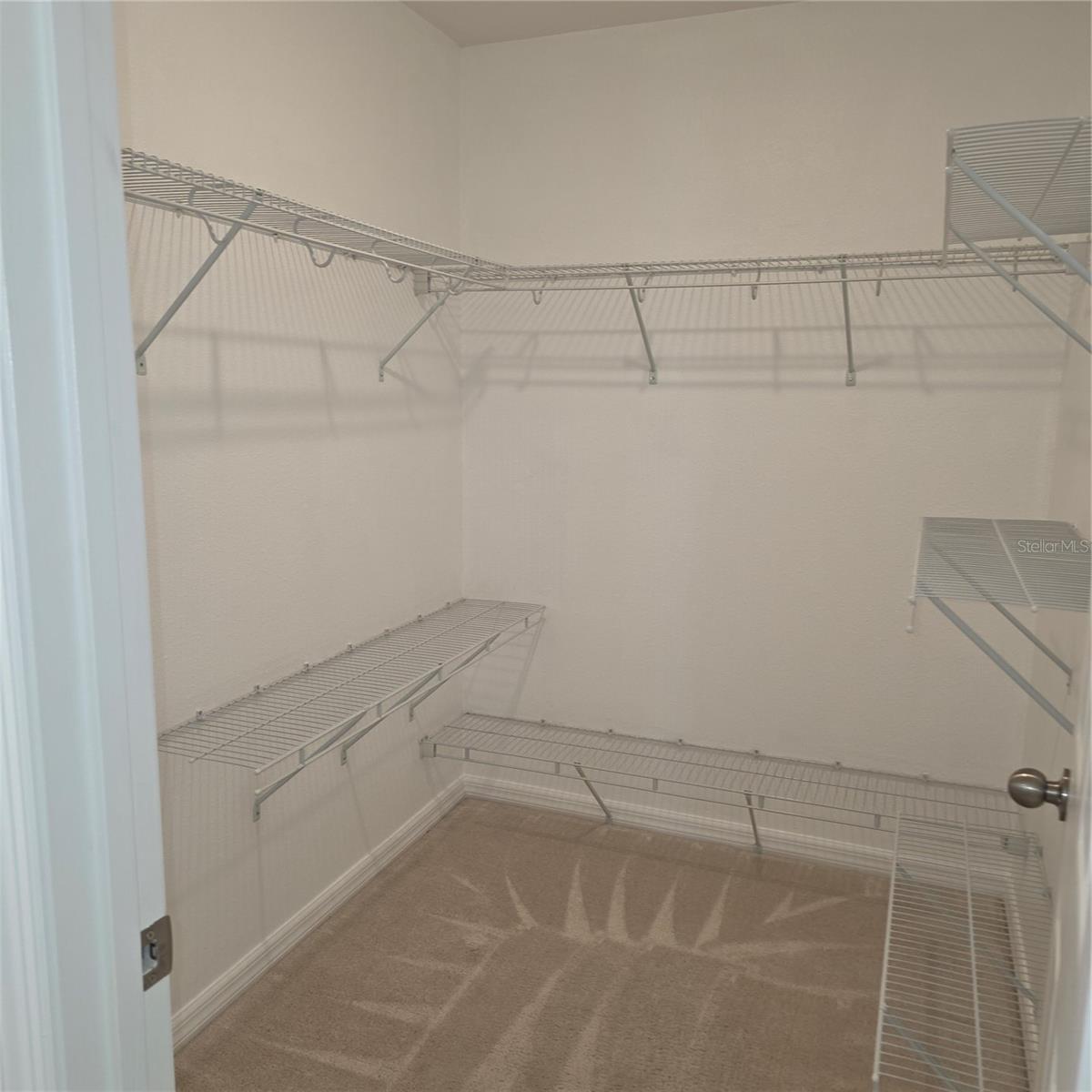 Image 17 of 98 For 943 Anna Place