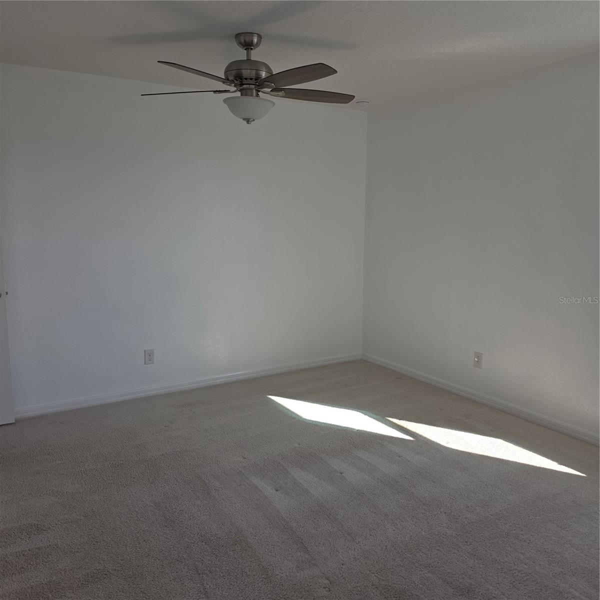 Image 18 of 98 For 943 Anna Place