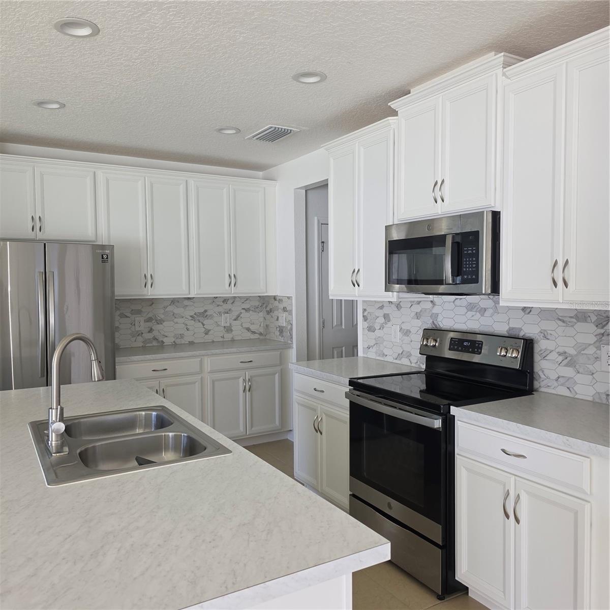 Image 5 of 98 For 943 Anna Place