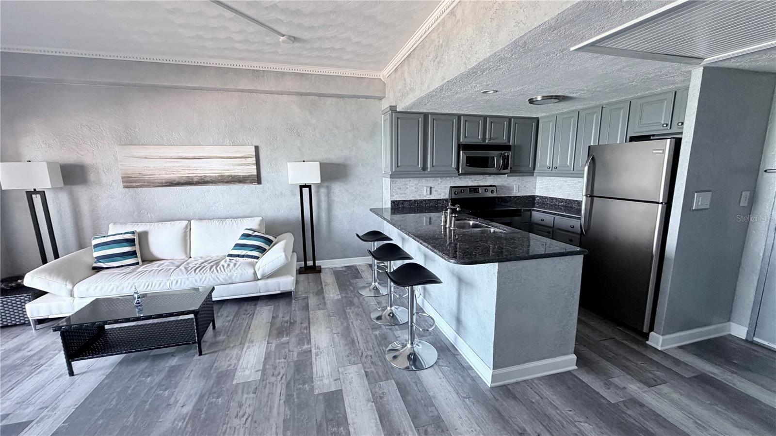 Image 11 of 62 For 880 Mandalay Avenue C501