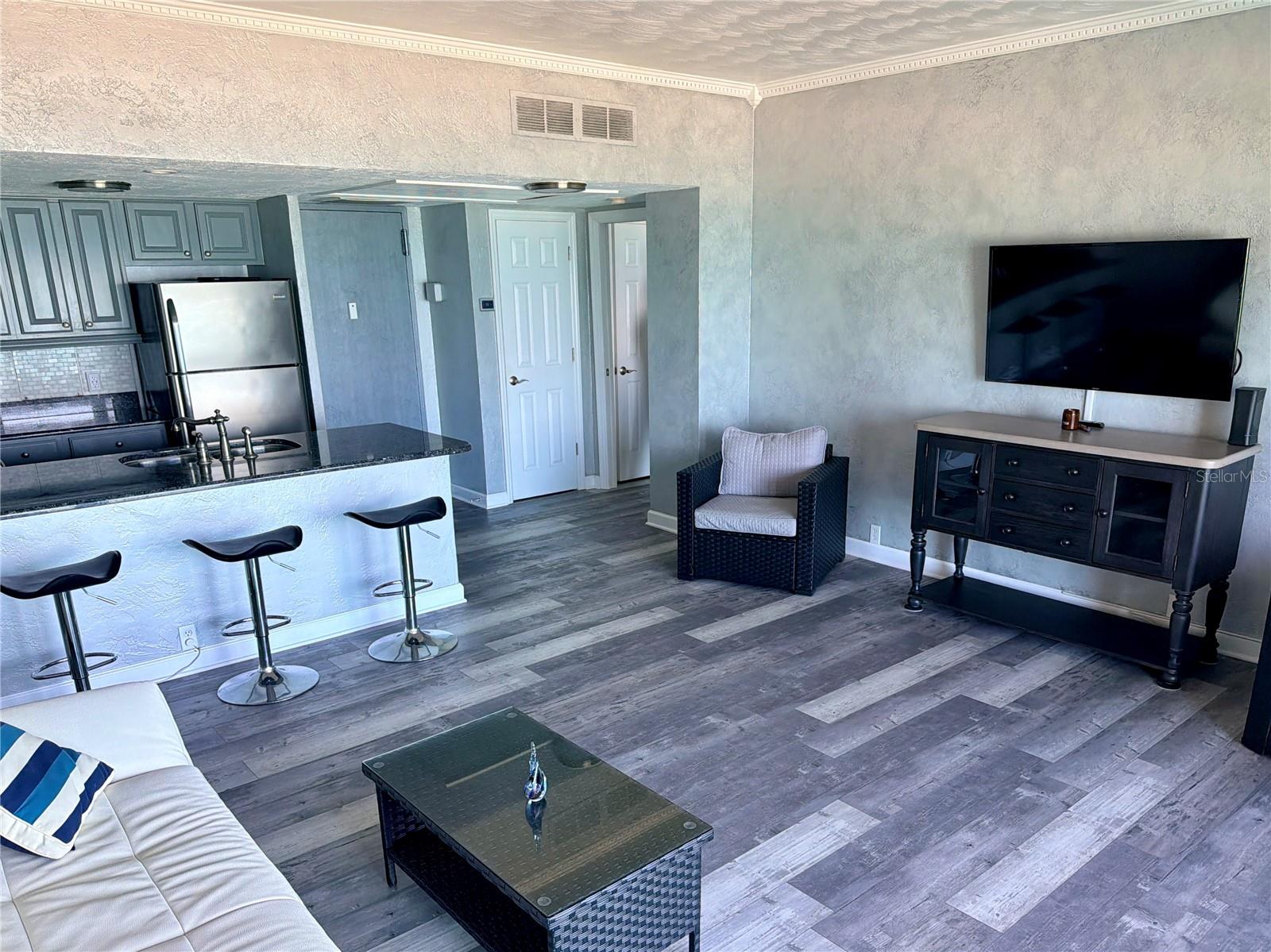 Image 13 of 62 For 880 Mandalay Avenue C501