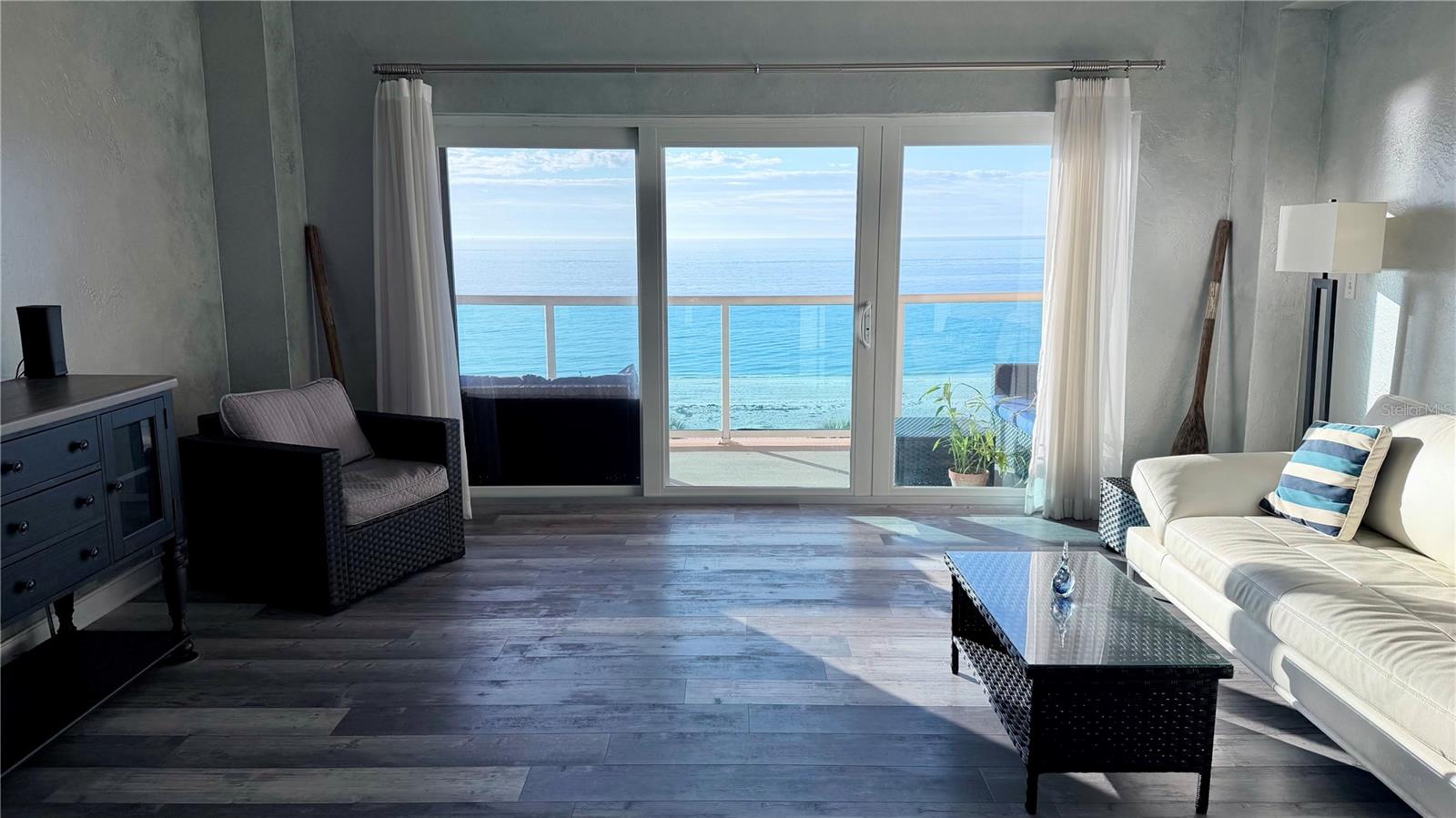 Image 6 of 62 For 880 Mandalay Avenue C501