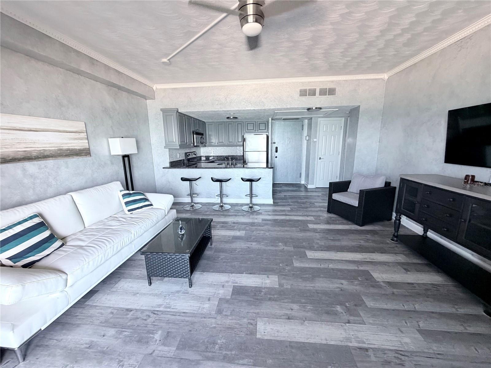 Image 9 of 62 For 880 Mandalay Avenue C501