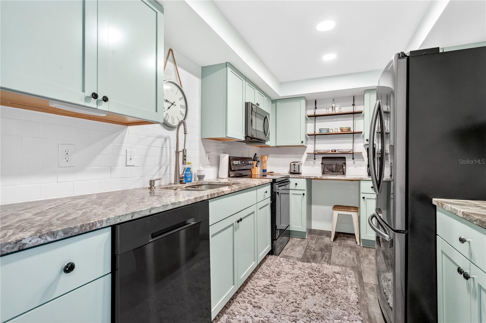 Image 5 of 20 For 255 Dolphin Point 407