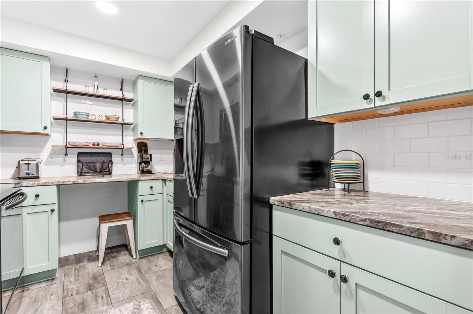 Image 6 of 20 For 255 Dolphin Point 407