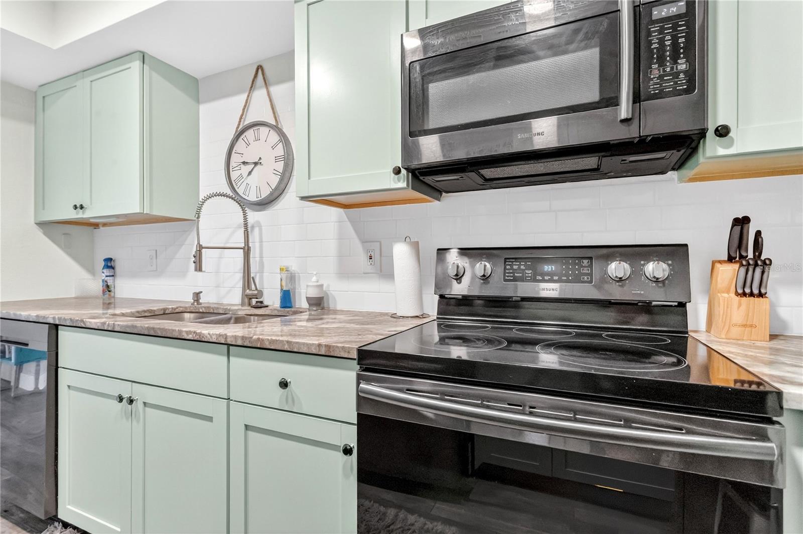 Image 7 of 20 For 255 Dolphin Point 407