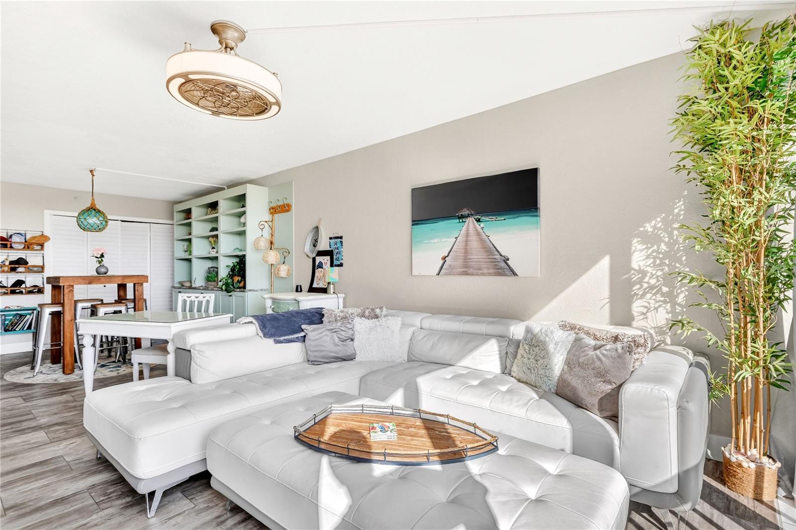 Image 9 of 20 For 255 Dolphin Point 407