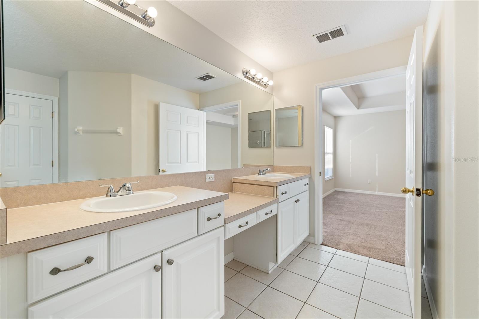 Image 18 of 39 For 3865 Osprey Pointe Circle