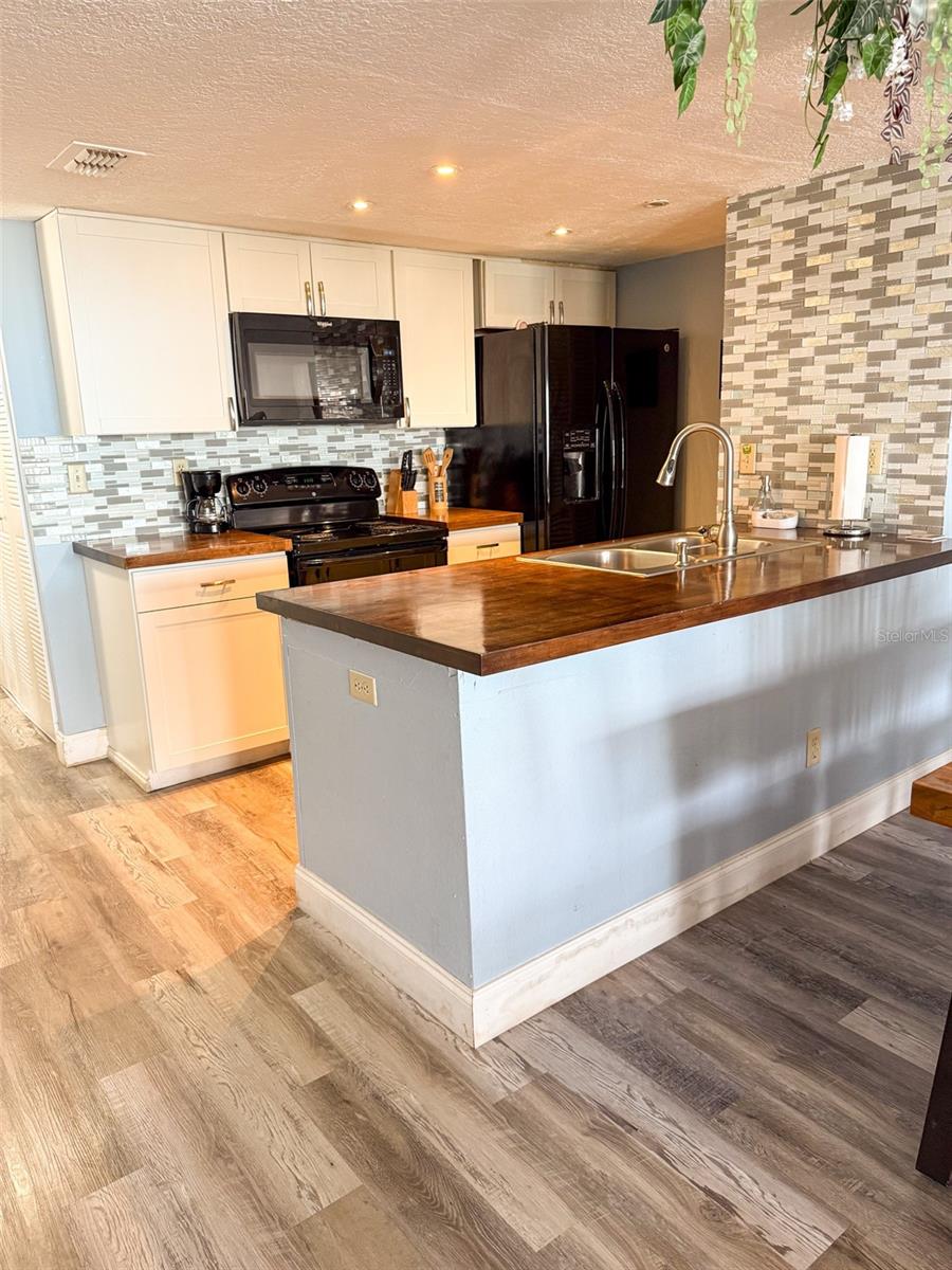 Image 11 of 40 For 2731 Poinciana Boulevard 105