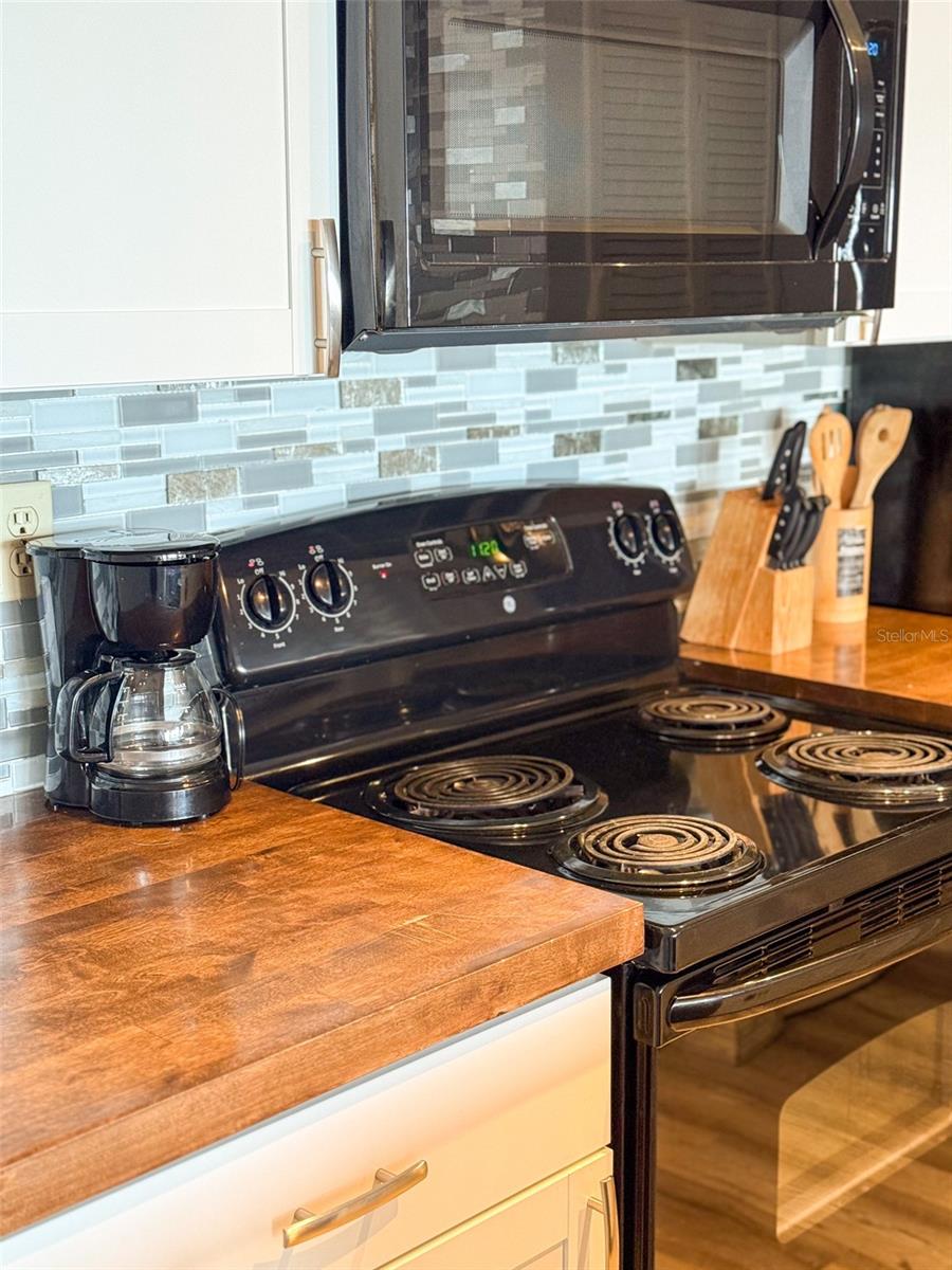 Image 16 of 40 For 2731 Poinciana Boulevard 105